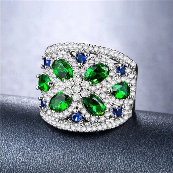 New Luxury 925 Silver  Emerald Diamond Party Ring New - Picture 5 of 5
